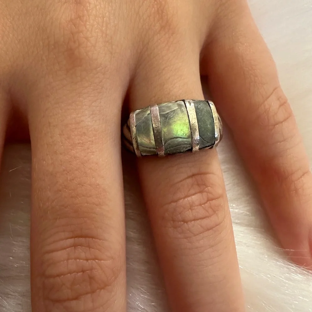925 Sterling Silver this stunning